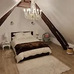 Holiday home Maison Normande Avec Piscine A 10 Min D'honfleur Saint-Pierre-du-Val